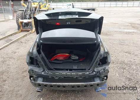 2011 Mercedes-Benz C 300 Sport z USA, uszkodzony, nr VIN WDDGF5EB5BA525563